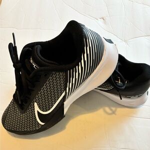 Nike Zoom Vapor Pro Tennis and Pickleball size 8 WIDE. Like new!